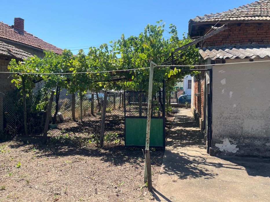 Продавам къща във град Тервел