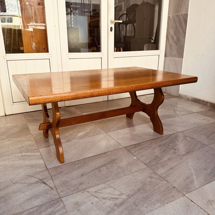 Масивна дъбова маса – ниска / холна, стабилна и запазена