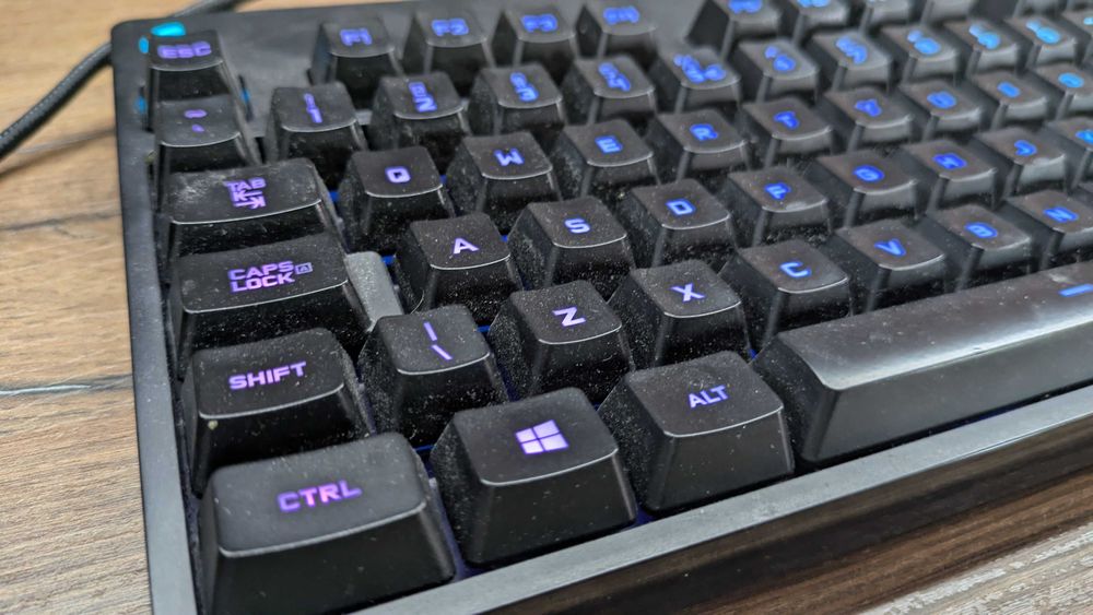 Клавиатура Logitech G810 – отлично състояние