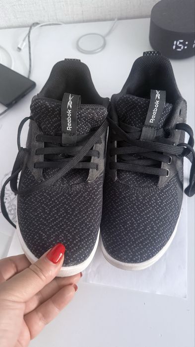 Продам кроссовки женские р 37 Reebok