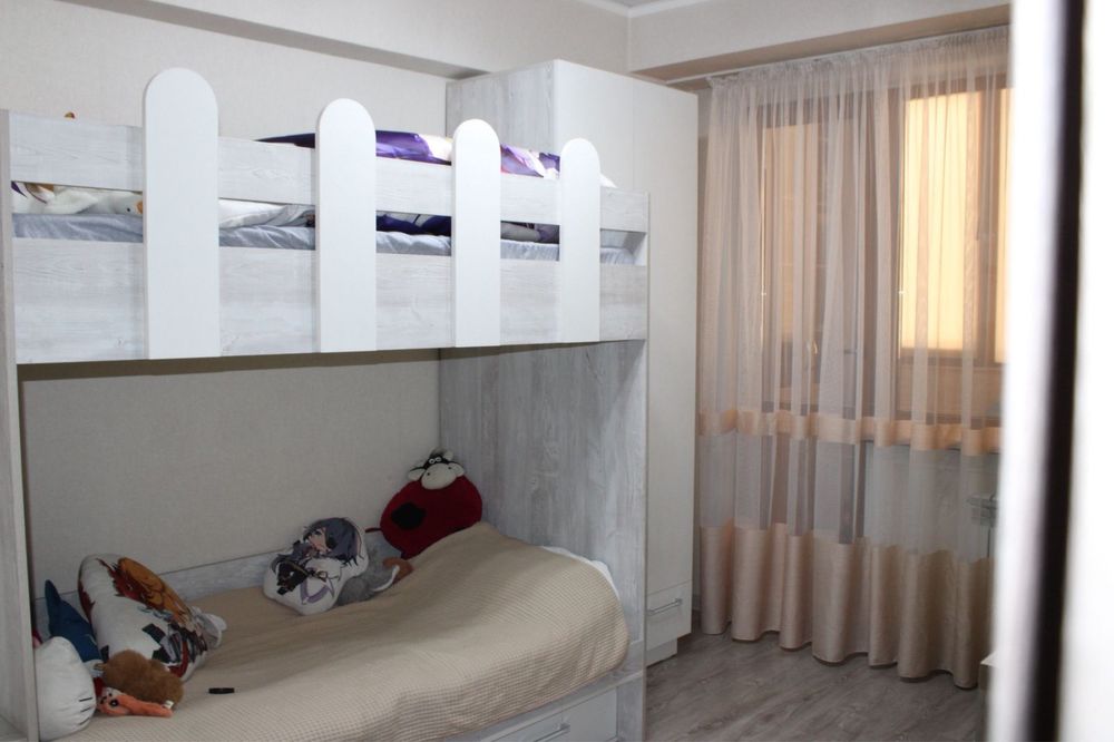 Продам спальный гарнитур детский