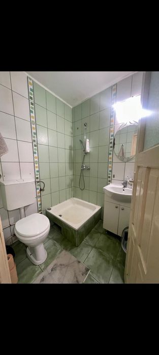 Dau în chirie apartament cu o cameră