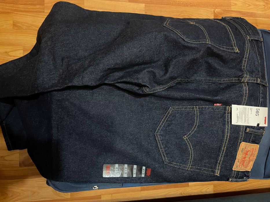 Blugi Levi’s noi  40x32