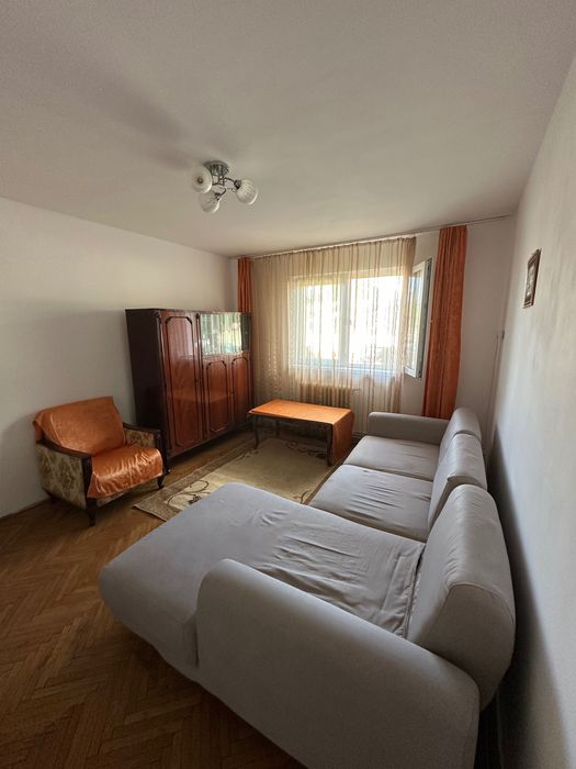 Închiriez apartament