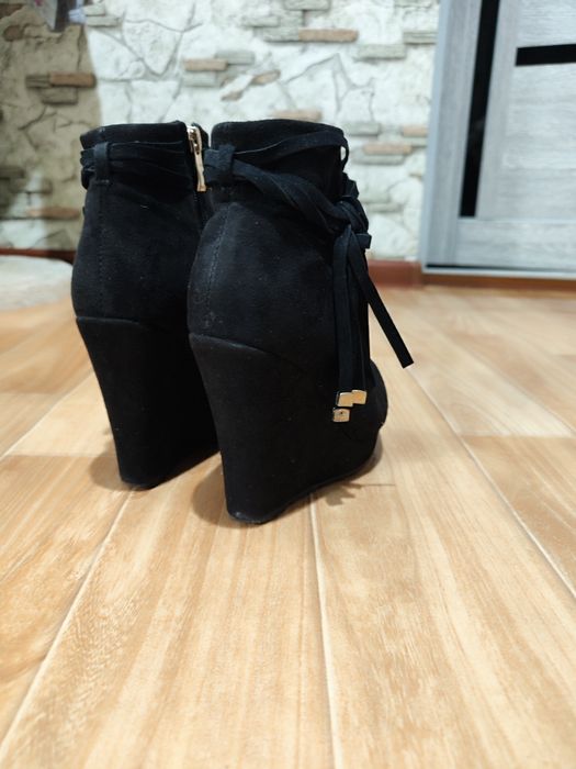 Обувь женская, высокий каблук