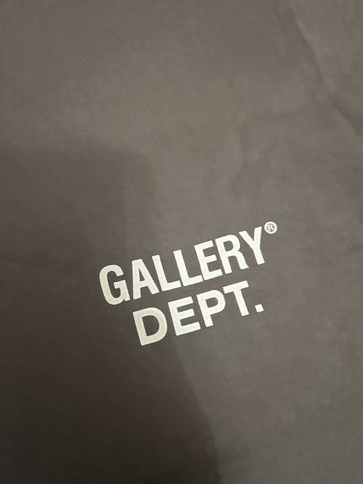 Tricou Gallery dept