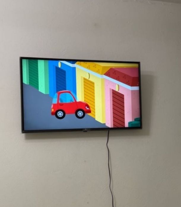 Телевизор смарт продам 109 см