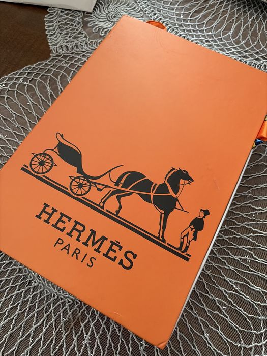 Esarfa din matase, Hermes