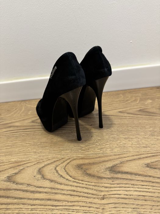 Pantofi de damă cu tocuri înalte