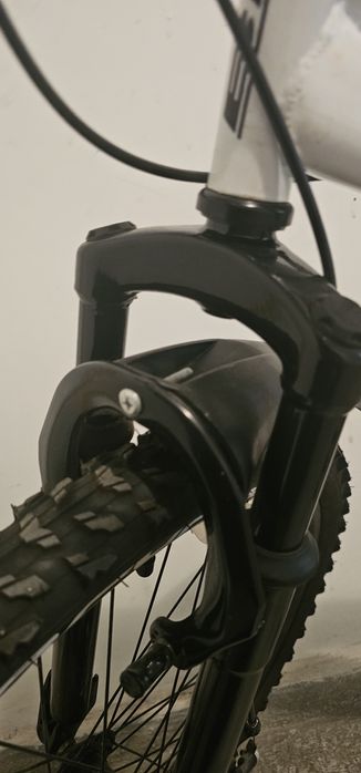 Bicicleta aproape noua