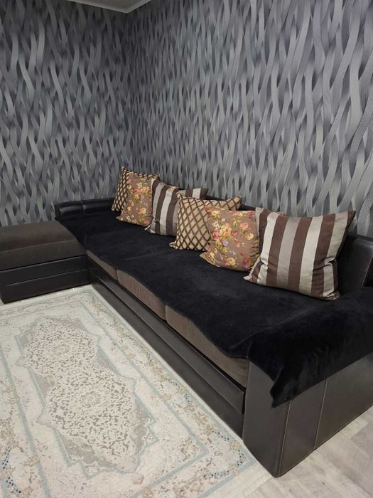 Продам угловой диван в отличном состоянии, с ящиком, раскладывается