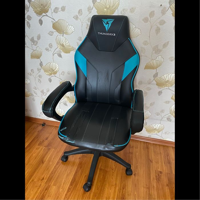 Игровое кресло Thunder x3