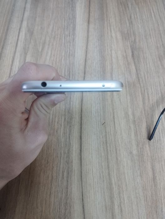 Redmi 5 plus 3/32 GB holati zoʻr