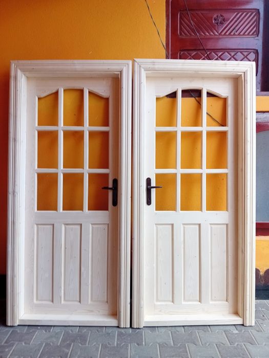 Producător de uși și ferestre din lemn masiv,brad.