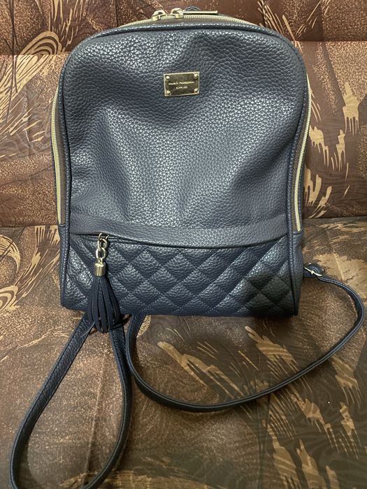 Тъмносиня раница кожа