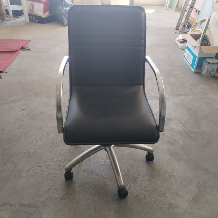 Офис столове кожени