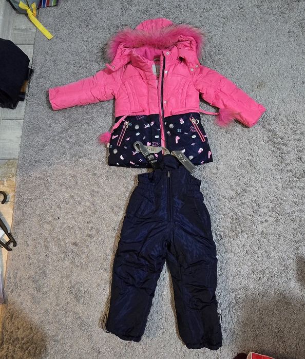 Продам детскую зимнию комбинезон. Для девочек
