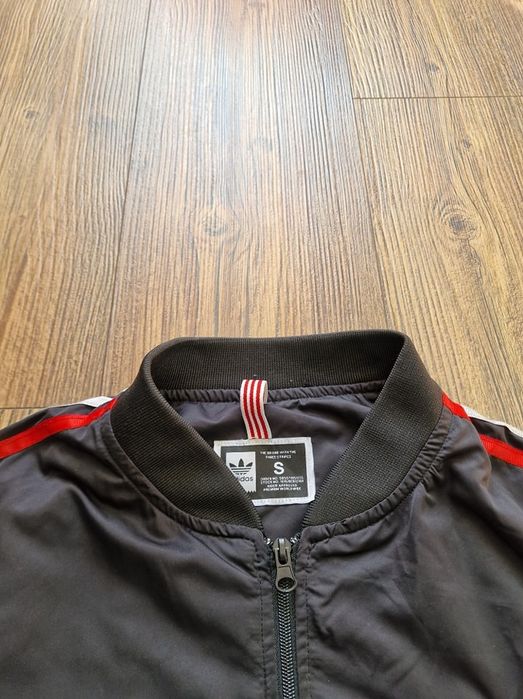 Страхотно мъжко яке ADIDAS CHELSЕА размер
S, без забележки като ново,