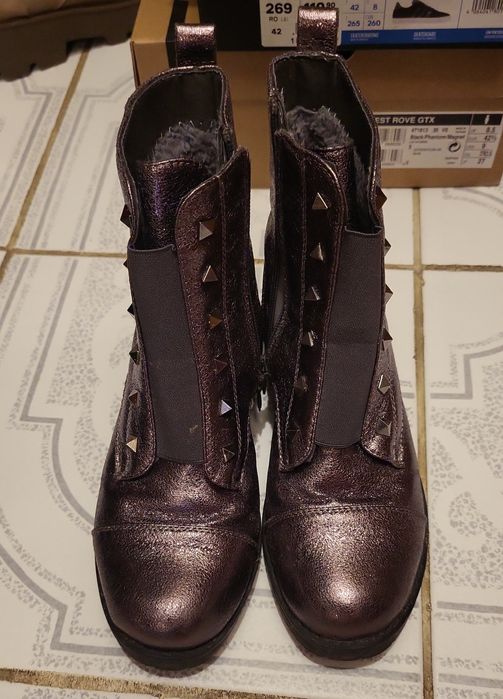 Ghete îmblănite, roz sclipicios