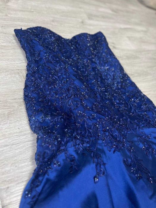 Продаются вечерние платья