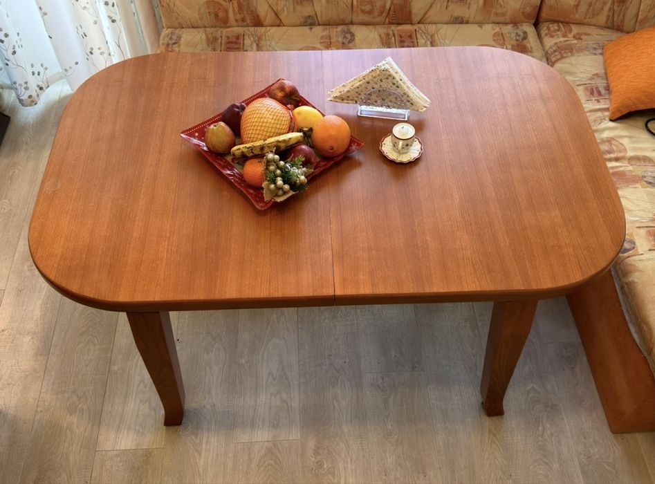 Стабилна трапезна маса