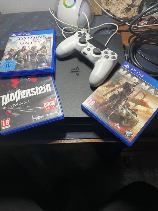 Ps4 slim с Конзола и Игри !!!