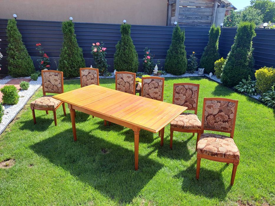 Masa living sau sufragerie