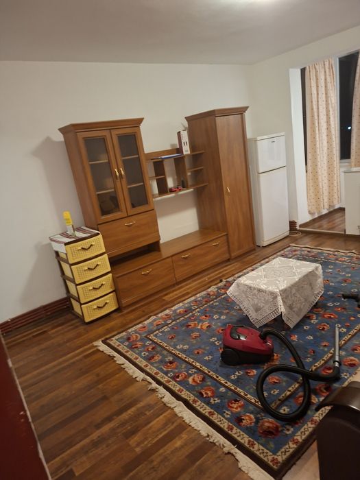 Închiriez garsonieră