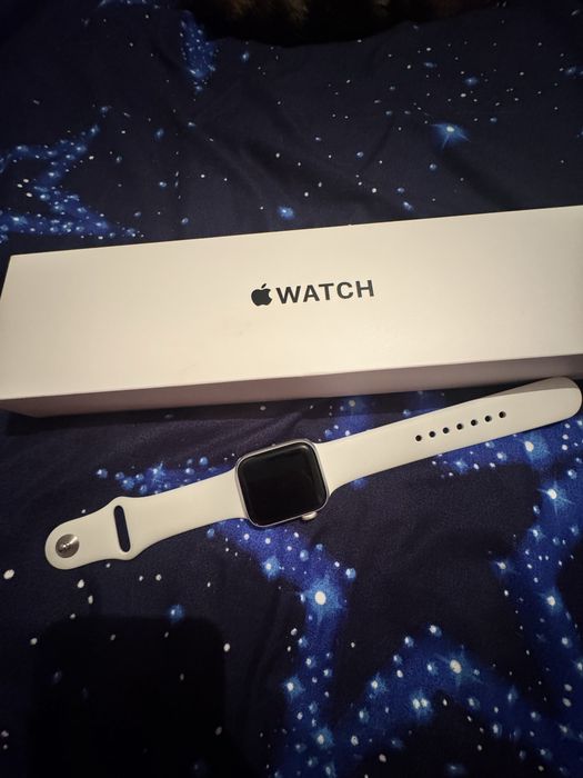 Продам Apple watch se 40mm 2 версия