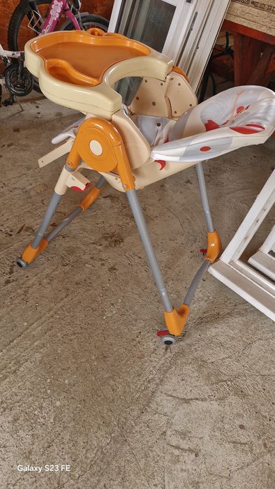 Vând scaun masa bebe