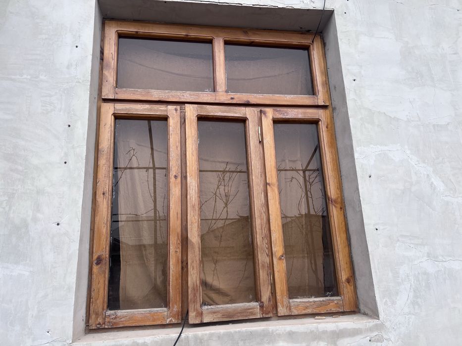 Eshik va deraza sotiladi.