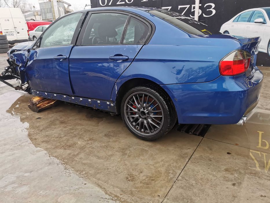 Dezmembrez bmw seria 3 e90 330 D m-pachet/bara spate e90 M /stop e90