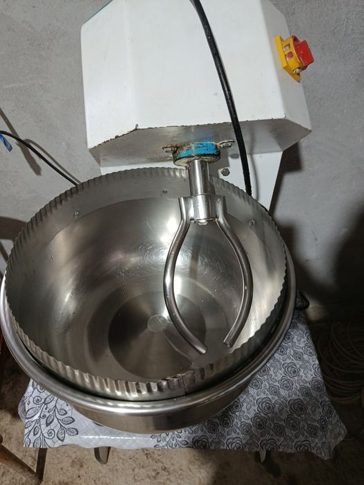 Тесто мешалка.Xamir qoradigan apparat.