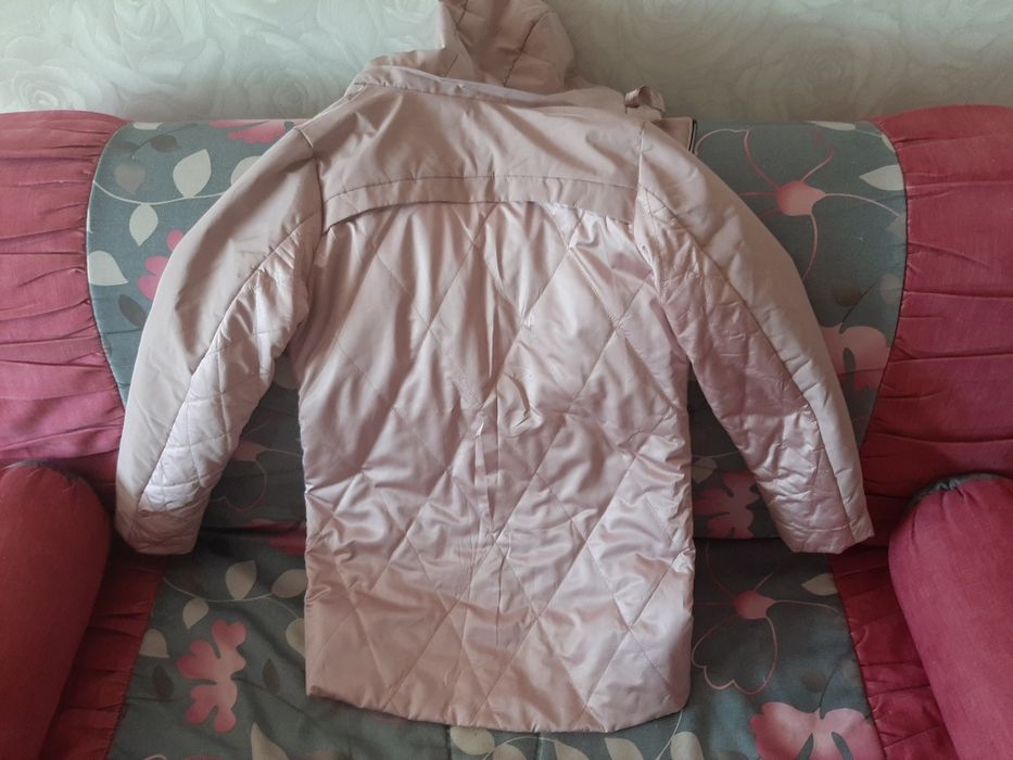 Плащ для девочки, отличное состояние..