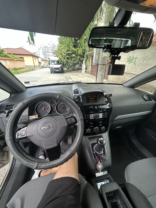 Продавам opel zafira юбилейната версия