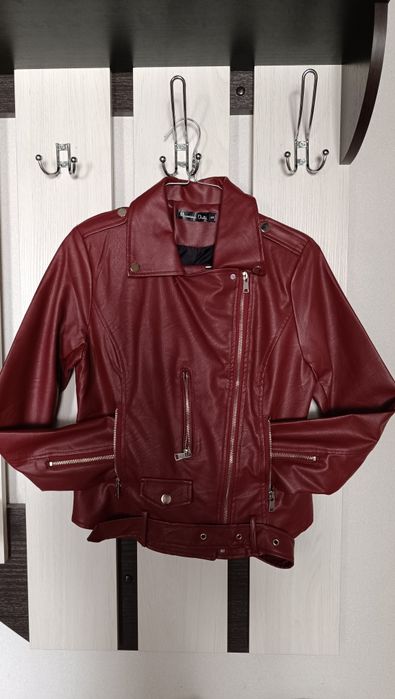 Продам кожанку женскую