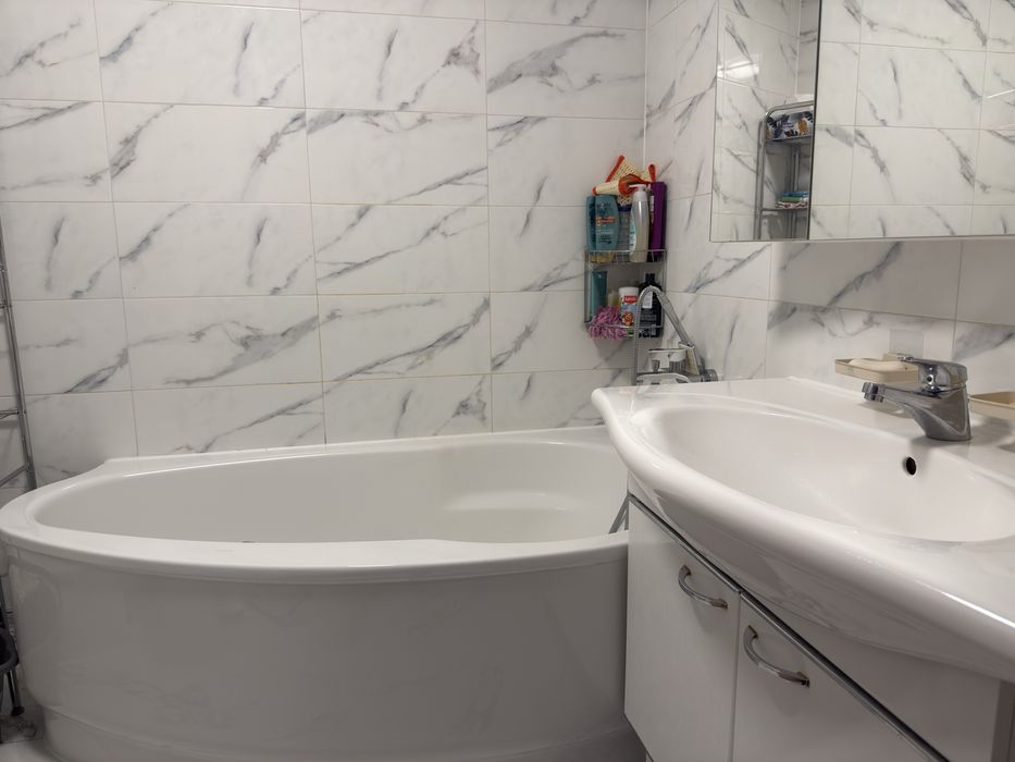 Inchiriez apartament 3 camere