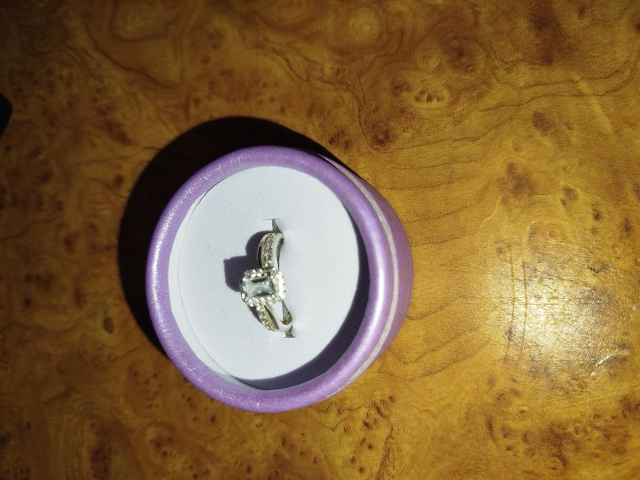 Продам три кольца и серьги