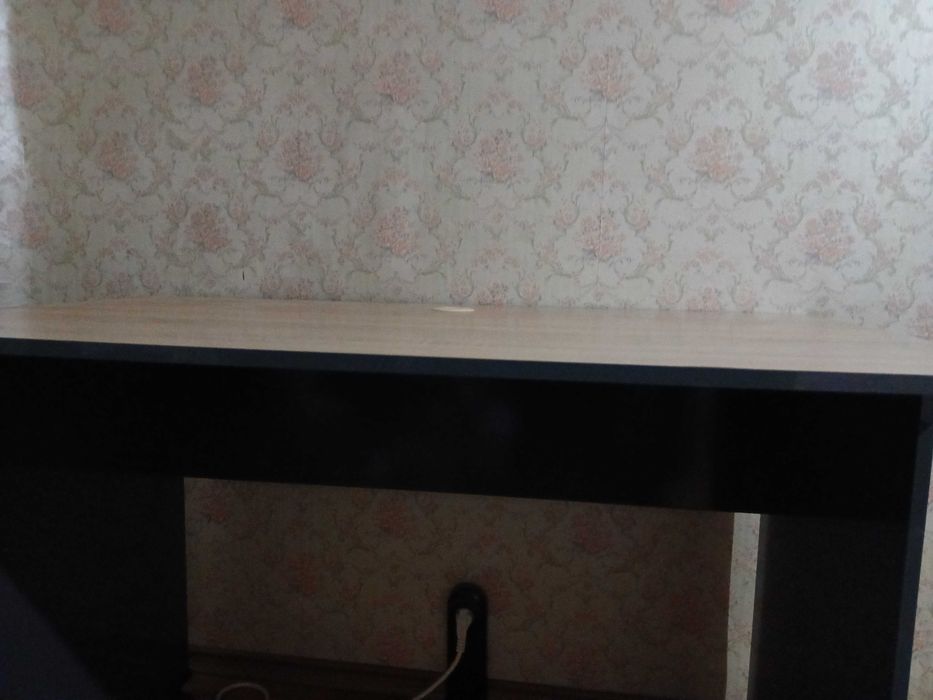 Голямо и запазено бюро