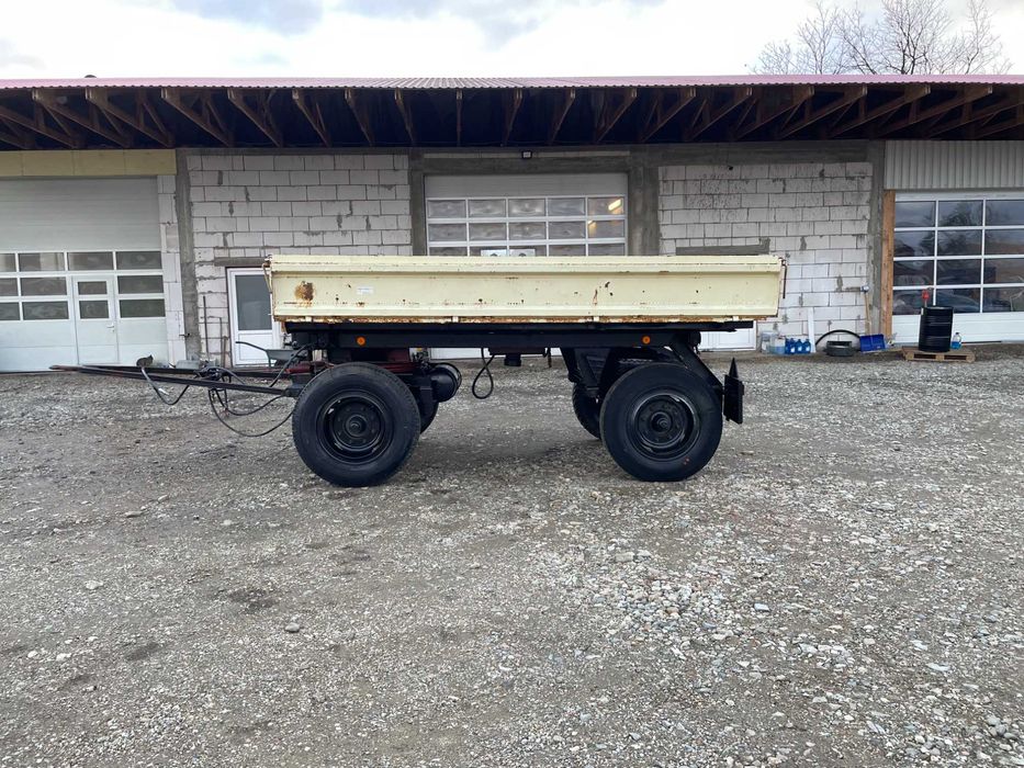 Remorca basculabila pe 3 parti Unnsin 5,5 t