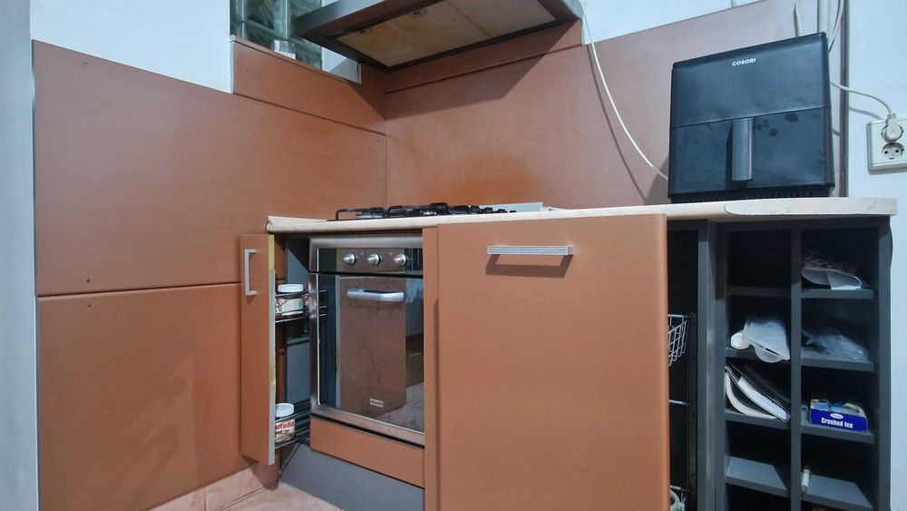 Vand mobila de bucatarie si aparate electrocanice incorporate