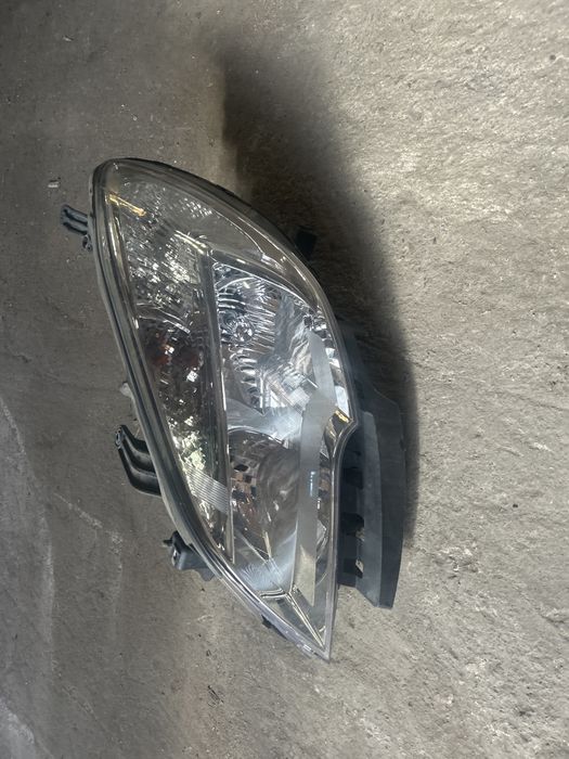De vanzare far lampa Opel Mokka fata