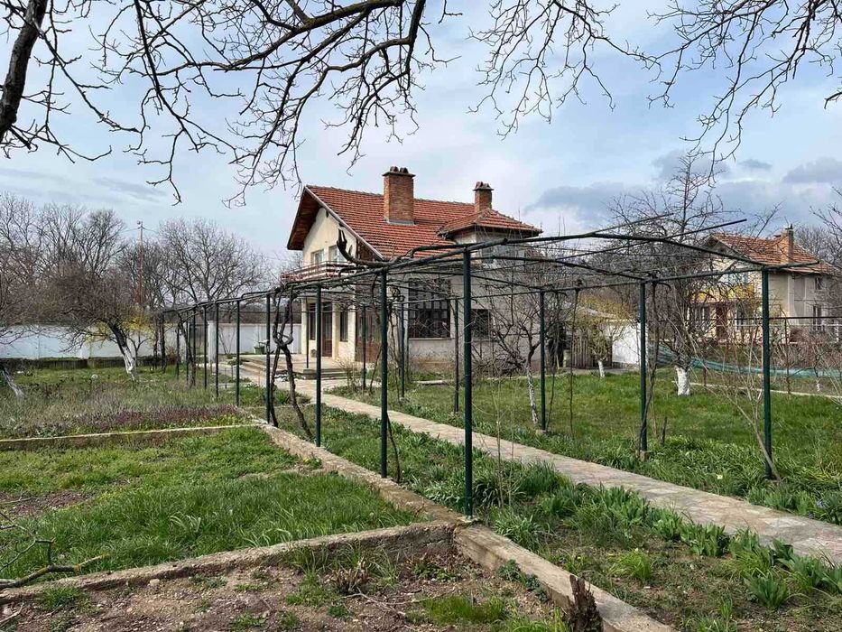 Къща с потенциал за къща за гости в с. Голямо Дряново