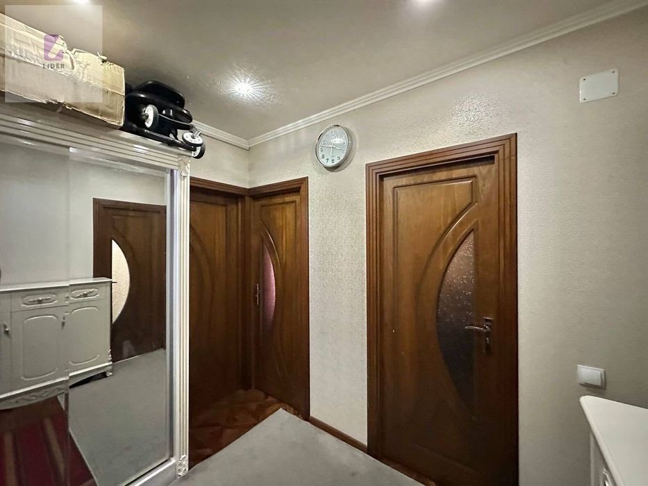 Продается 2 х комнатная квартира. Срочно. Мархабо