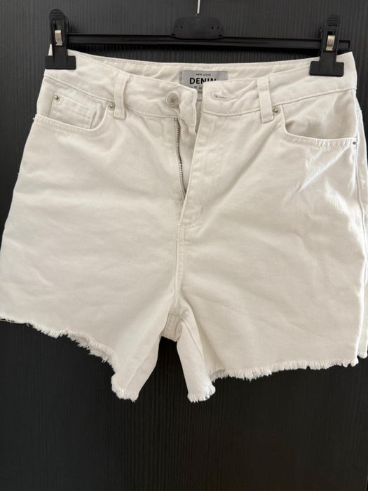 Pantaloni scurti