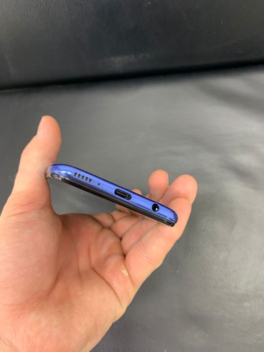 Самсунг а 40 в идеальном состоянии