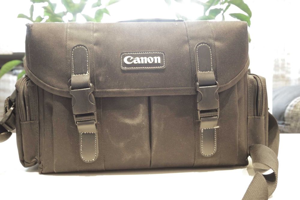 Canon DSLR 60D + голяма чанта