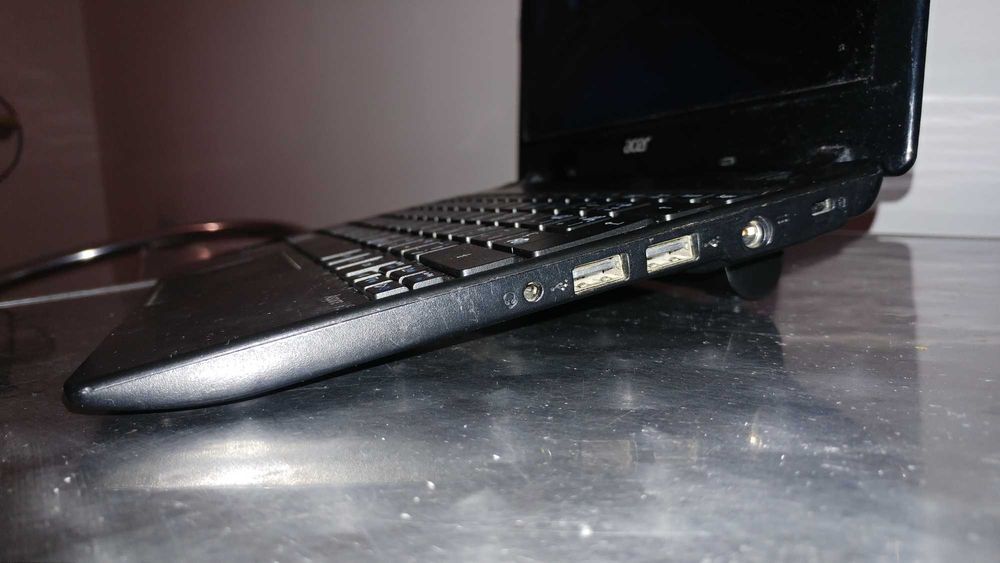 Acer Aspire v5-171 11" i5 8GB RAM 120GB SSD компактен лаптоп 89€