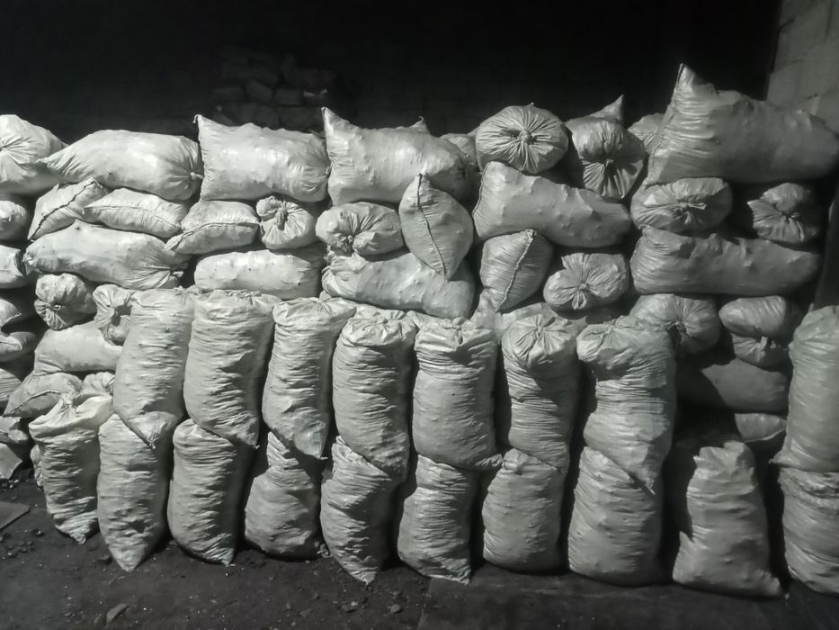 Уголь дрова в мешках