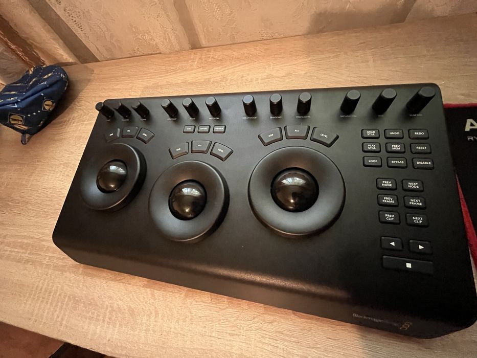 Blackmagic Design DaVinci Resolve Micro Panel – Funcțional 100% | Stare foarte bună